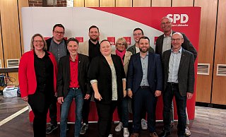 Der neue Vorstand der SPD im Kreis Minden-Lübbecke mit Europakandidat Ingo Stucke (ganz rechts) mit Michael Buhre. Es fehlt Susanne Schnake. - Volker Knickmeyer