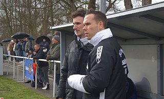 Bekamen die nächste Niederlage des SC Herford zu sehen: Trainer Stephan Eggert (r.) und sein Co-Trainer Felix Langkamp. - Andreas Gerth