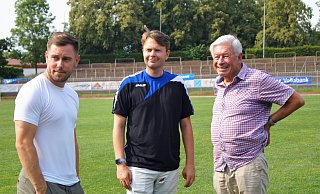 Wollen mit dem SC Herford weit kommen: Julien Mädler, Trainer Tim Daseking und Vereinsvorsitzender Jürgen Brocks. - Andreas Gerth