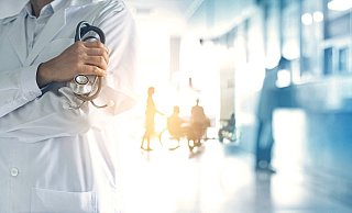 Viele Mitarbeiter in den Krankenhäusern haben ihre Arbeitszeit verkürzt. Klinikum-Chef Peter Hutmacher geht wegen der Omikron-Welle von einem deutlichen Anstieg der Patienten aus. - Pixabay