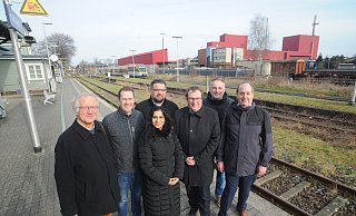 Über die Wiederbelebung des Sulinger Kreuzes sprachen am 12. Februar dieses Jahres in Rahden Georg Esenwein, Manuel Kapetschny, Shahina Gambir, Benjamin Rauer, Oliver Krischer, Patrick Bade und Andreas Hollberg. - Joern Spreen-Ledebur Über die Wiederbelebung des Sulinger Kreuzes sprachen am 12. Februar dieses Jahres in Rahden Georg Esenwein, Manuel Kapetschny, Shahina Gambir, Benjamin Rauer, Oliver Krischer, Patrick Bade und Andreas Hollberg. - Joern Spreen-Ledebur