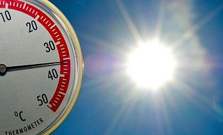 Tage mit mehr als 30 Grad Celsius könnten in NRW stark zunehmen, wenn die Politik ihre Bestrebungen nicht intensiviert, heißt es vom Lanuv. - Patrick Pleul