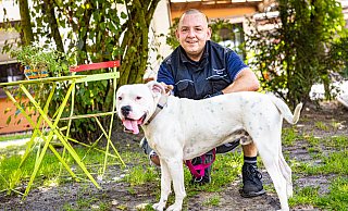 Mischling Eddy hat auch dank Carsten Hesse nun ein neues Zuhause gefunden. - Mike-Dennis Mller / www.mdm.photo