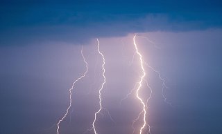 Im Hochstift drohen Gewitter. - Patrick Pleul / picture alliance / ZB (Themenbild)
