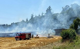 Auch im Ortsteil Erwitzen ist eine Ballenpresse in Brand geraten. - Ariane Mönikes