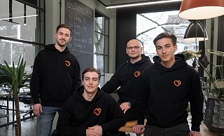 Die Gründer von "Curawork": Die Gütersloher Jakob Podkrajac, Felix von Minckwitz, Nils Bußmann, Raul-Valentin Konnerth haben bereits ein Gründerstipendium in der Tasche - und zwei Investoren mit dabei. - Curawork