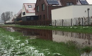 Das Wohngebiet Krullsbachaue in Isselhorst verfügt über ein spezielles Entwässerungssystem, das laut Planer die neusten Anforderungen an den Hochwasserschutz erfülle - ein ausgeklügeltes Muldensystem, das komplett ohne Kanäle auskommt. - NW