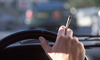 Die Verkehrskontrollen haben gleich drei Fälle von Drogen am Steuer herausgefiltert. - picture aliance