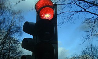 Eine Ampel regelt in Godelheim den Verkehr. - Symbolfoto: Pixabay/kalhh