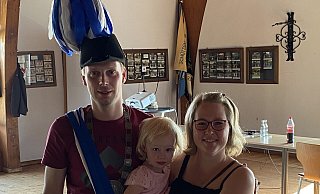 Das Königspaar: Andre und Anna-Lena Graute mit Töchterchen Clara. - Schützen