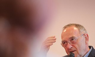 Der ehemalige SPD-Vorsitzende Norbert Walter-Borjans spricht in Espelkamp über Finanzen. - Ulf Hanke