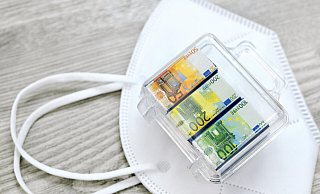 Zwei CSU-Politiker haben zu Beginn der Corona-Pandemie bei Maskendeals kräftig kassiert. Politisch mussten sie inzwischen Tribut zollen. Den Tatbestand der Bestechlichkeit verneinte jetzt jedoch auch die höchste Instanz. - picture alliance / Bildagentur-online/Ohde