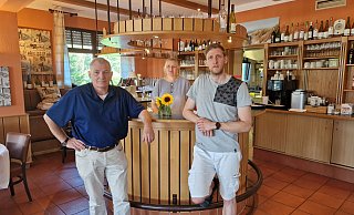Frank, Bettina und Falk Schmedtmann (r.) übernehmen die Gastronomie im Golfclub Marienfeld. Sie verlassen den TC Blau-Weiß Halle unfreiwillig. - Uwe Pollmeier
