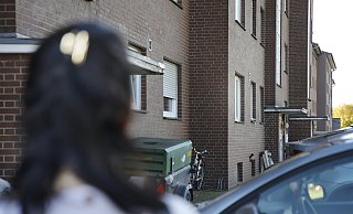 Ana hat mit ihren drei kleinen Kindern in den vergangenen fünf Monaten im Haus Zollhausweg 5 in Sürenheide gewohnt und berichtet von "katastrophalen Zuständen". - Roland Thöring