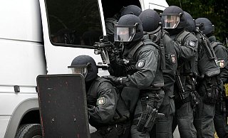 In den frühen Morgenstunden gab es einen SEK-Einsatz in Schloß Neuhaus. - Themenfoto: Patrick Menzel