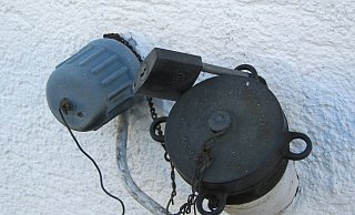 Die Täter knackten das Schloss am Tankstutzen an der Außenwand des Wirtschaftsgebäudes von Gut Ringelsbruch. - (Symbolbild) Pixabay