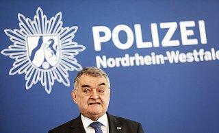 Herbert Reul (CDU) warnt vor den gesundheitlichen Gefahren der Legalisierung insbesondere für junge Menschen. - Oliver Berg