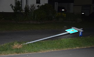 Diese Sackgasse war als solche nicht mehr zu erkennen. Das Schild war umgefahren. - Kreispolizei Herford