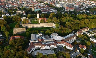 Das Evangelische Klinikum Bethel (vorne) muss sich im Vergewaltigungsfall auf Schadenersatzklagen gefasst machen. - Detlef Wittig