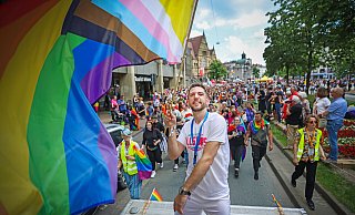 Party-Alarm am Niederwall: Gegen 15.30 Uhr setzte sich die Parade in Bewegung. - Sarah Jonek