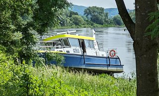 Die WSP 16 der Wasserschutzpolizei Minden ist in Porta Westfalica auf Grund gelaufen. - privat