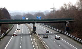 Der Verein zum Schutz vor Lärm an der A33 im Bereich Hövelhofs will das Gerichtsverfahren wieder aufnehmen. - Symbolfoto: Björn Kenter