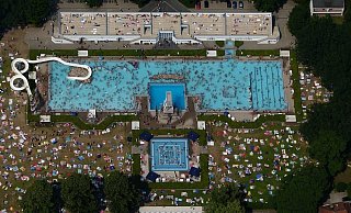 Der Freibadbesuch in Bielefeld wird teurer. - Detlef Wittig