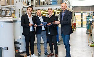 Dinko Muhic (v.l., Geschäftsführer Bingo Systems), Jürgen Brocker (Projektmanager ITA Aachen), Wolfgang K. Hoever (Vorstand Cooldown&Earth Stiftung), Markus Beckmann (Geschäftsführer ITA Technologietransfer Aachen). - Do Ly Dang Khoa