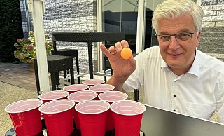 Gastronom Andreas Kerkhoff veranstaltet das erste Gütersloher Beer-Pong-Turnier. - Christian Bröder