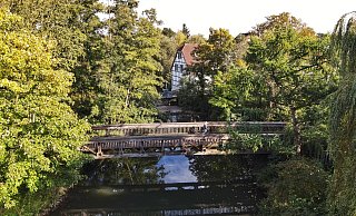 Die alte Holzbrücke über die Else wird abgerissen. - Gerald Dunkel
