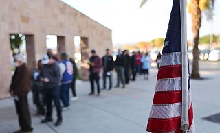 Erste Nachwahlbefragungen ergaben, dass 80 Prozent der Wähler die Wirtschaftslage in den USA für mäßig bis schlecht halten; das Gros macht Joe Biden dafür verantwortlich. - AFP