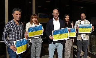 Eröffnung der Ukraine-Beratungsstelle im Neuen Rathaus Bielefeld: Das Team (v.l.) Kadim Uzunyayla, Gisela Krutwage, Schirin Vahle, Halil Güner samt Sozialdezernent Ingo Nürnberger (m.). - Stadt Bielefeld