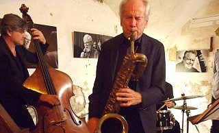 Das Tenorsaxofon hat den in Saarbrücken lebenden geborenen Lübbecker August Wilhelm Scheer Zeit seines Lebens begleitet. Sein Auftritt im Club war einer der Höhepunkte im vergangenen Jahr. - Karsten Schulz