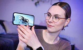 Anna Simons und ihr Partner haben überraschenden Besuch in ihrer Wohnung bekommen. - Barbara Franke