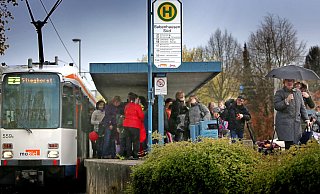 Schon an der Stadtbahnhaltestelle Babenhausen-Süd soll der Unbekannte sich der Jugendlichen auf unangenehme Art genähert haben. - Symbolfoto: Sarah Jonek