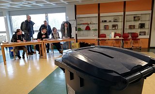 Im Wahllokal in Stemwede-Levern lag die Wahlbeteiligung am Sonntagmittag deutlich unter der des ersten Wahlgangs. Foto: Joern Spreen-Ledebur - Joern Spreen-Ledebur