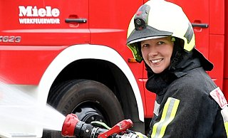 Jeanette Theilmeier ist seit vielen Jahren bei der Miele-Werkfeuerwehr in Gütersloh und tritt nun die Leitung der Wehrleitung an. - Miele
