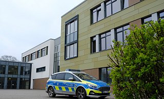 Im März dieses Jahres sorgte eine Amoklauf-Ankündigung schon einmal für Polizeipräsenz an der Stadtschule Lübbecke. - Heike von Schulz