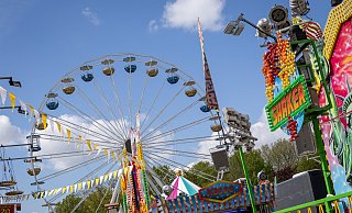 Das Riesenrad ist wohl das auffälligste Fahrgeschäft beim Lunapark in Paderborn. - Niklas Tüns