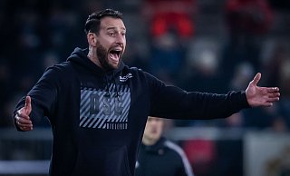 Die Luft für Arminia-Trainer Mitch Kniat wird immer dünner. Eine letzte Bewährungschance soll er allerdings bekommen. - Sarah Jonek Fotografie