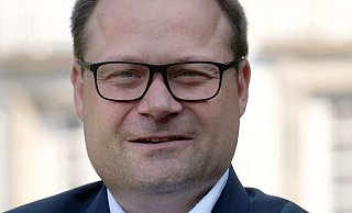Bürgermeister Lars Bökenkröger (CDU) fordert zum Impfen auf und äußert "großes Unverständnis" für den demonstrativen Spaziergang gegen die Coronapolitik der Behörden. - Thorsten Gödecker