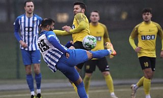 Fußball-Landesliga: FC Bad Oeynhausen - FC Kaunitz 4:2. Ein Traumtor: Mit einem satten Seitfallschuss erzielte Omar Khaled das 3:1 für den FCO. - Egon Bieber