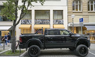 Geht es nach der Deutschen Umwelthilfe, sollen die großvolumigen Fahrzeuge aus dem Stadtbild weitestgehend verschwinden. - picture alliance / Schoening