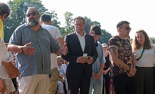 Georgios Tsanis (l.) widert es an, dass der Tod seines Neffen von rechtsextremen Kräften wie der AfD instrumentalisiert wird. - Thorsten Gödecker
