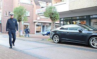 Frank Meyer leitet die Polizeiwache Lübbecke und hat mit seinen Kolleginnen und Kollegen nicht nur die Kneipenmeile Niedernstraße im Blick. - Frank Hartmann