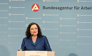 Andrea Nahles, Chefin der Bundesagentur für Arbeit, forderte die Länder auf, die Informationen zu Schulabbrechern zu übermitteln. (Archivbild) - Michael Donhauser/dpa
