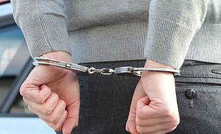Die Polizei hat den 37-Jährigen in Holzminden festgenommen. - Symbolbild: Pixabay