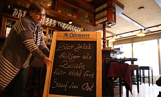 Auf einer Tafel hat die neue Besitzerin einen launigen Spruch geschrieben. - Lena Kley