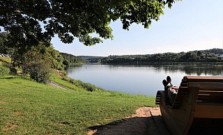 Von einem Parkplatz am Twistesee rollte das Auto ins Wasser. - Simone Flörke