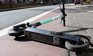 Zwei Kinder waren auf dem E-Scooter unterwegs. - Symbolfoto: Jens Reichenbach